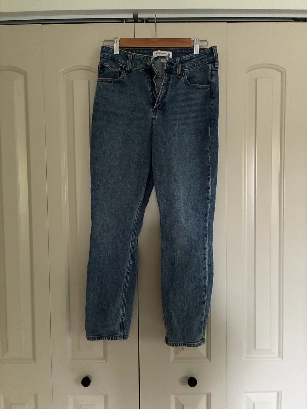 Abercrombie & Fitch Straight-Leg Jeans — Medium Blue Curve Love